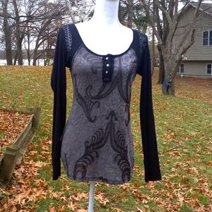 2/4/$20Gray and black top